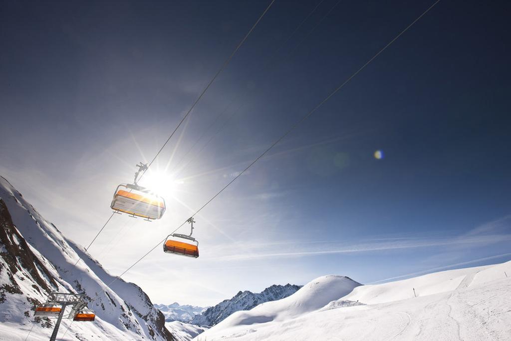 Hotel Des Alpes ザムナウン エクステリア 写真