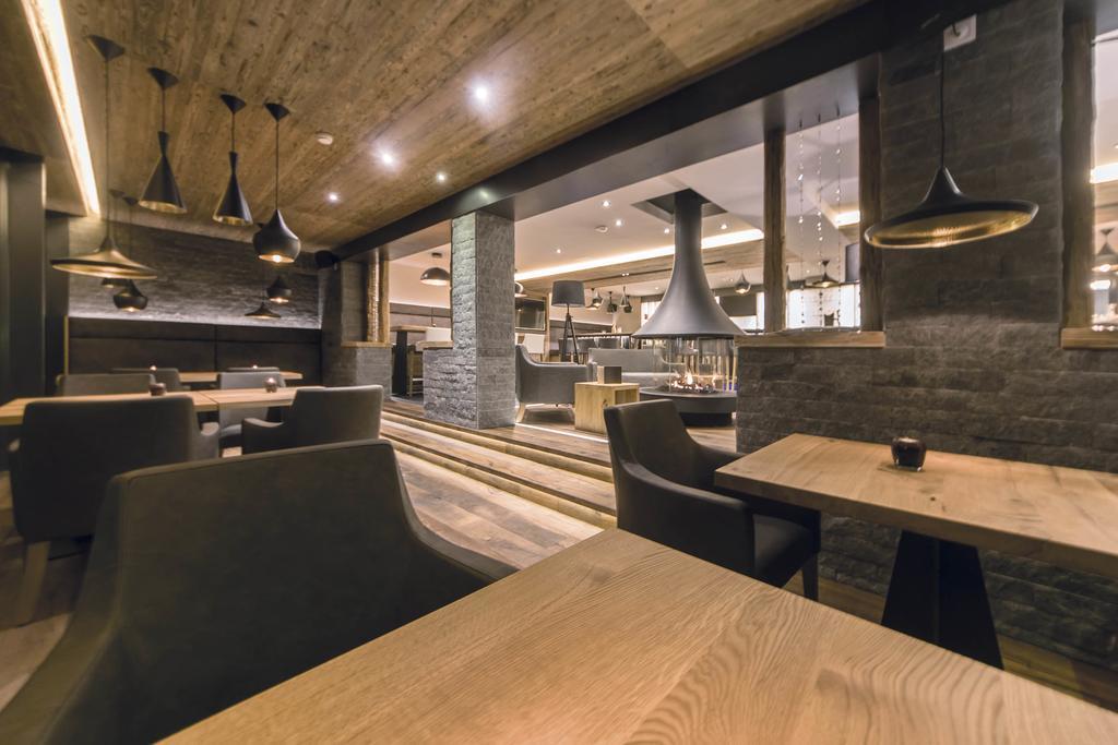 Hotel Des Alpes ザムナウン エクステリア 写真