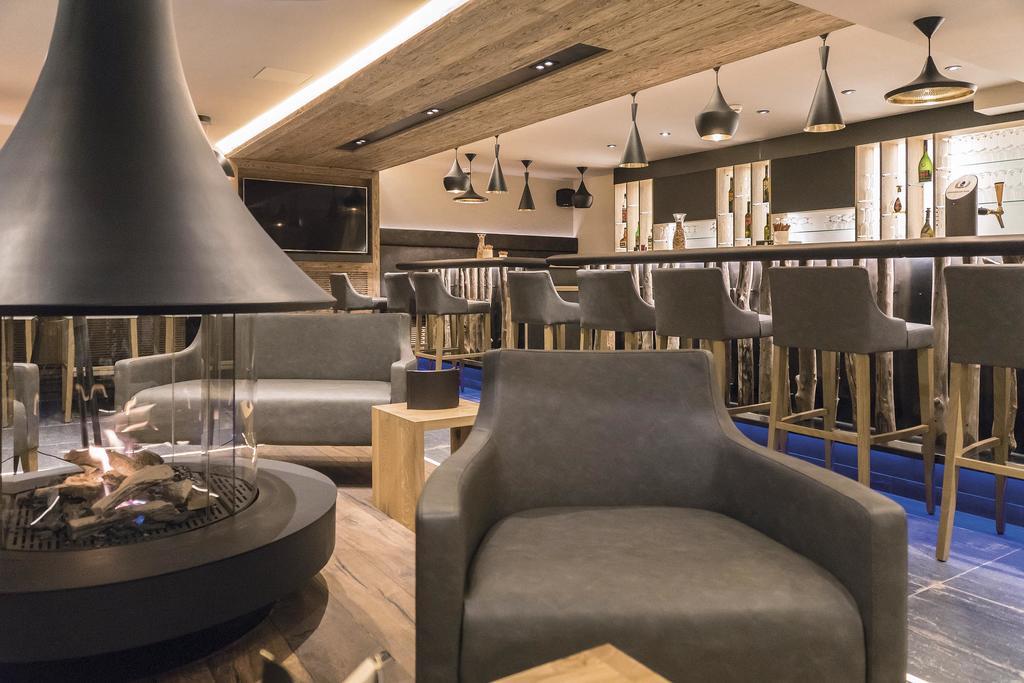 Hotel Des Alpes ザムナウン エクステリア 写真