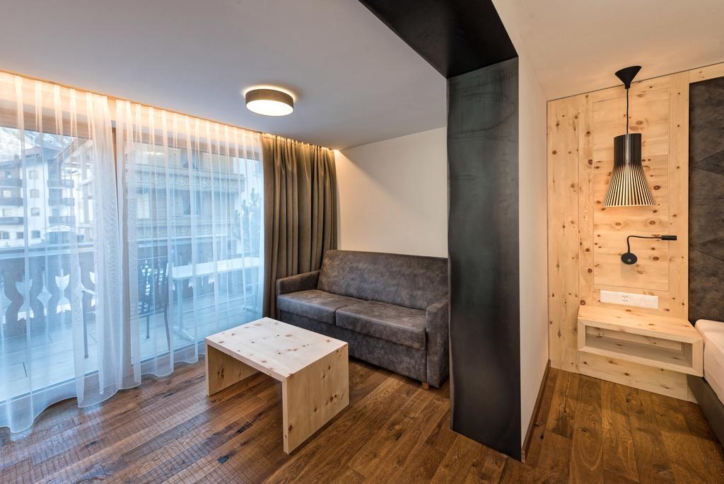 Hotel Des Alpes ザムナウン エクステリア 写真