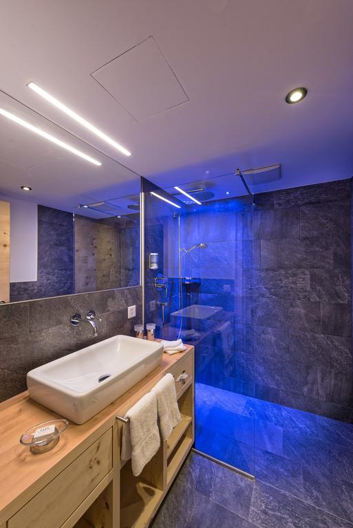 Hotel Des Alpes ザムナウン エクステリア 写真