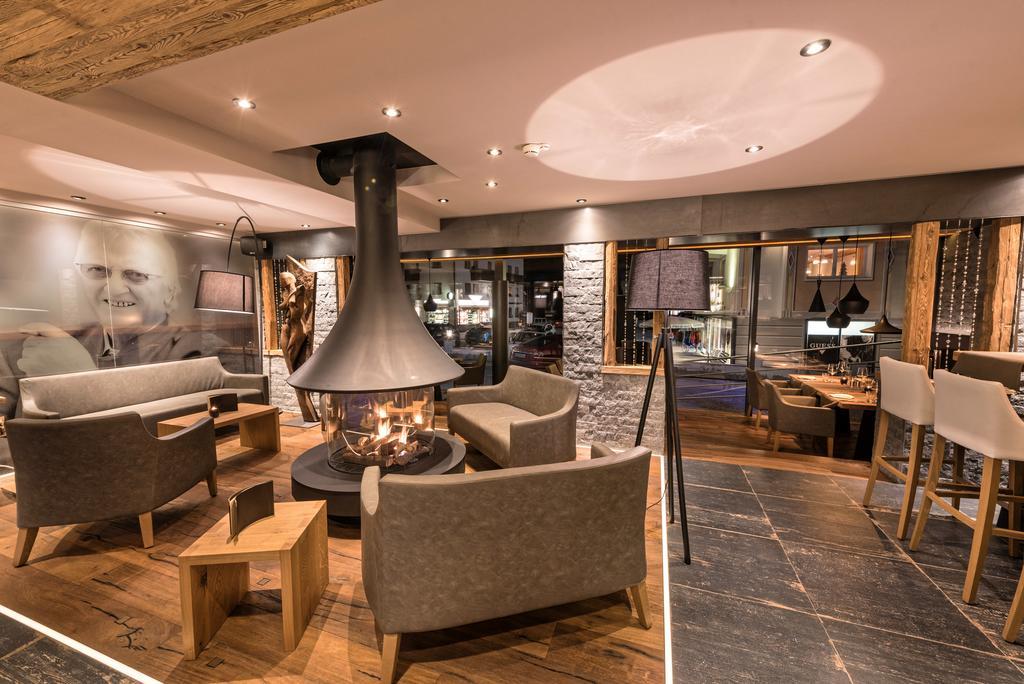 Hotel Des Alpes ザムナウン エクステリア 写真