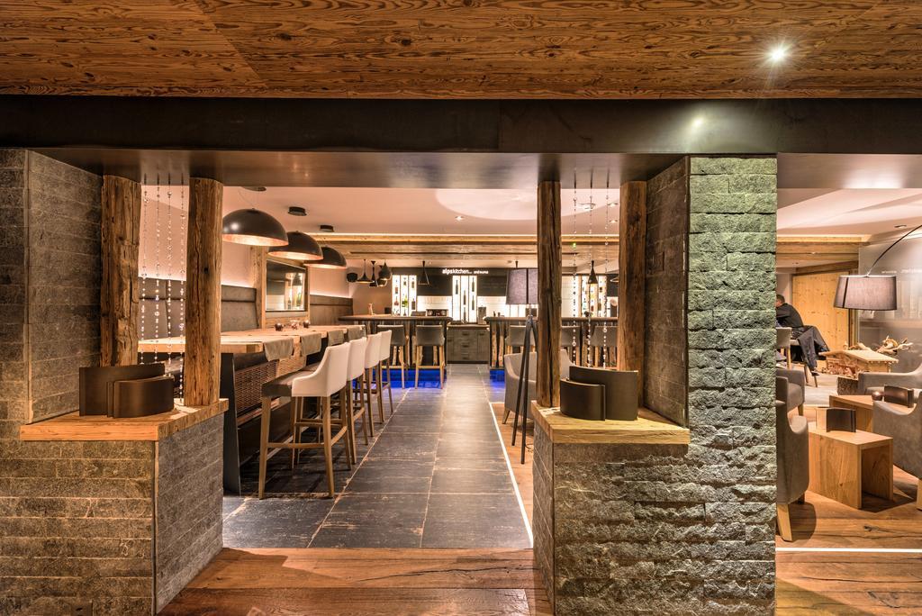 Hotel Des Alpes ザムナウン エクステリア 写真