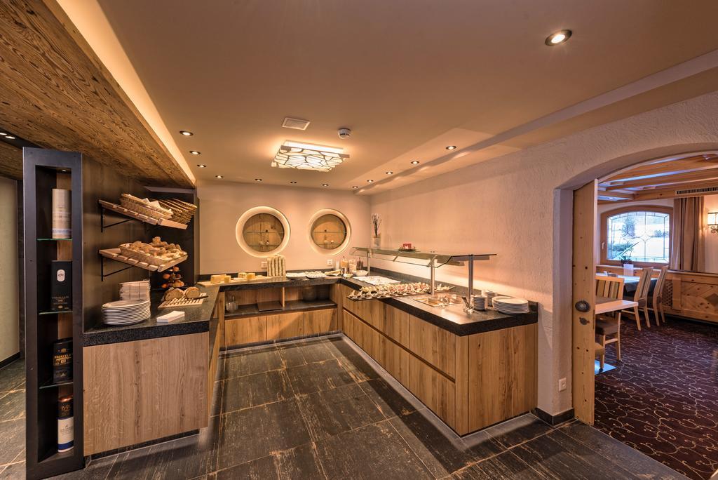 Hotel Des Alpes ザムナウン エクステリア 写真